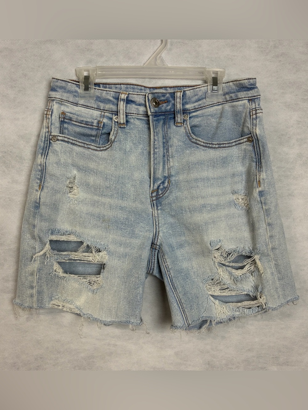 American Eagle Mom Shorts Size 2 High Rise Stretch Light Wash Distressed Denim